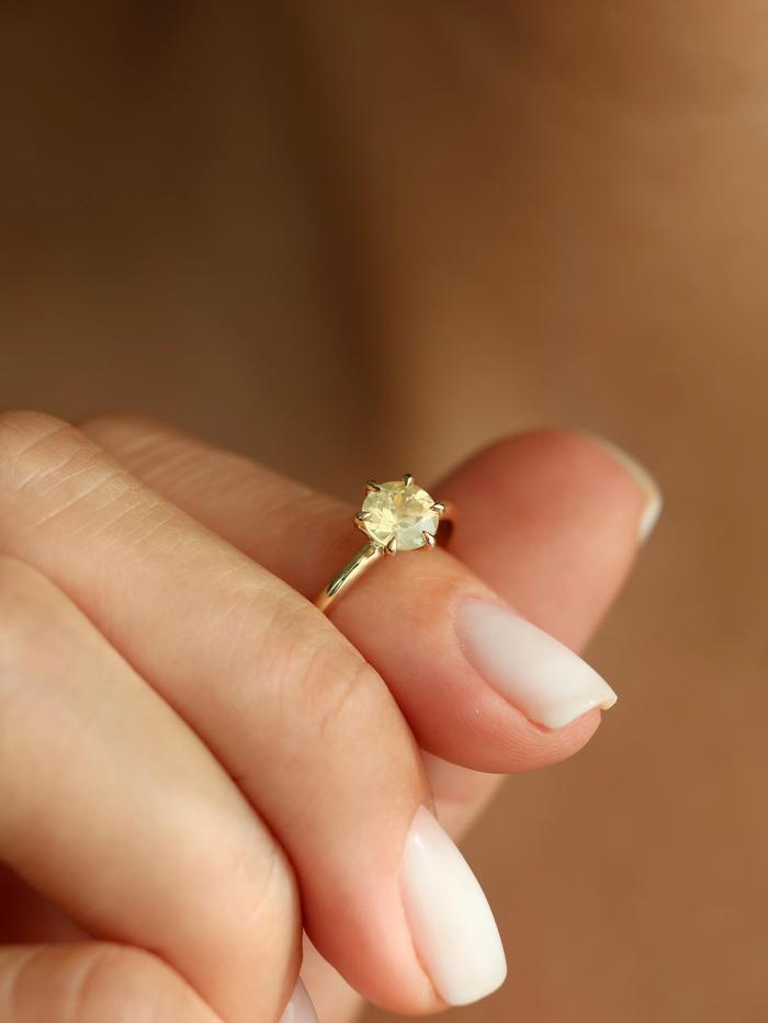 Nangi fine jewelry - yellow ring in yellow gold
