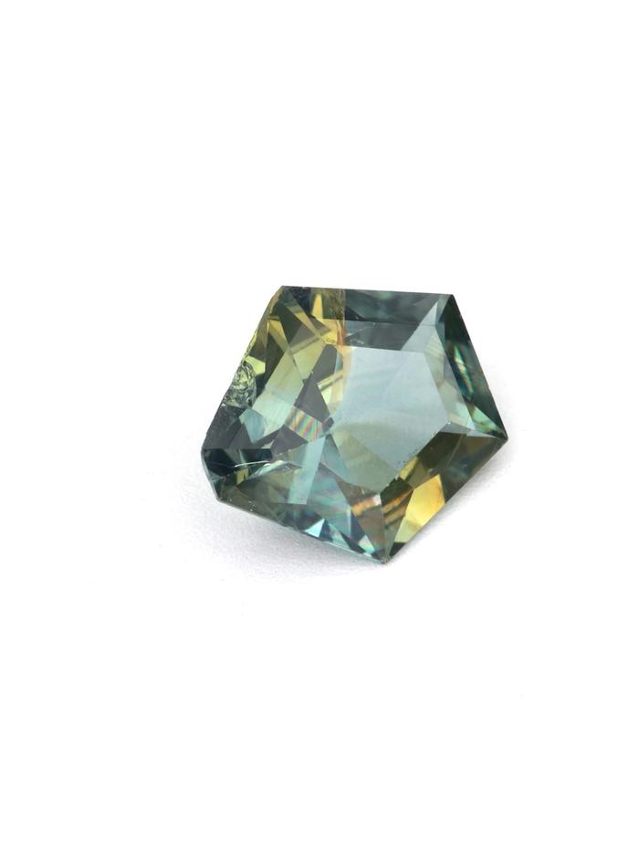 Nangi fine jewelry - green gemstone in gold