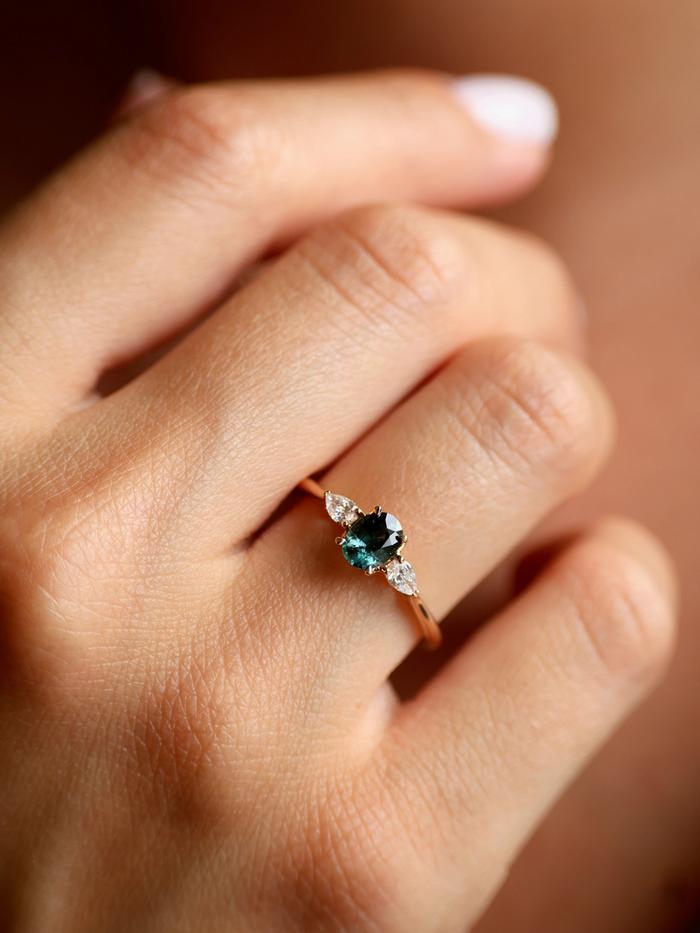Nangi fine jewelry - teal / Peacock ring in yellow gold