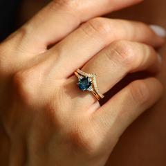 Nangi fine jewelry - teal / Peacock ring in yellow gold