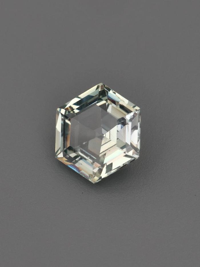 Nangi fine jewelry - blue gemstone in gold