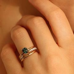 Nangi fine jewelry - teal / Peacock sapphire ring in yellow gold
