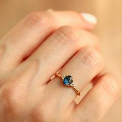 Nangi fine jewelry - blue ring in yellow gold