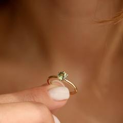 Nangi fine jewelry - green ring in yellow gold