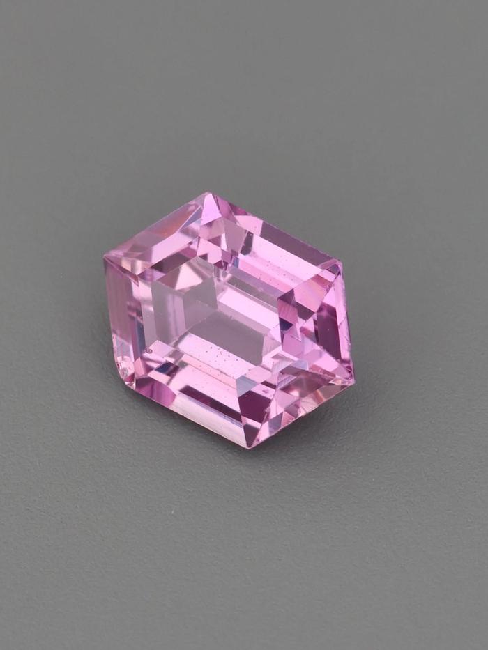 Nangi fine jewelry - pink sapphire gemstone in gold