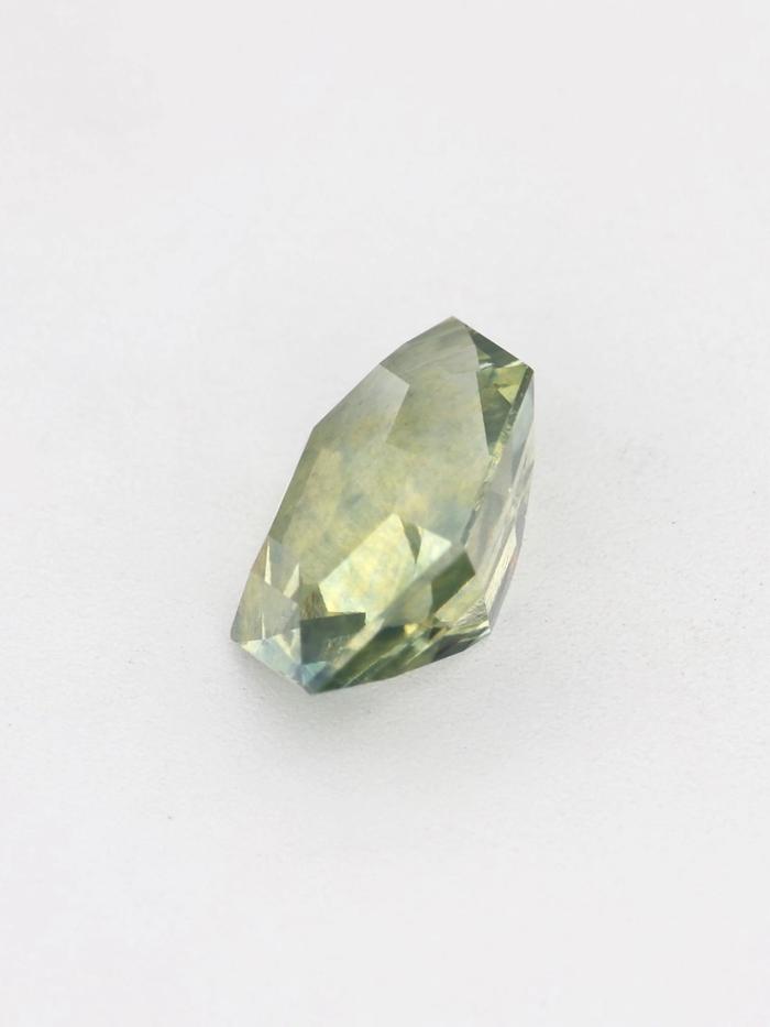 Nangi fine jewelry - green sapphire gemstone in gold