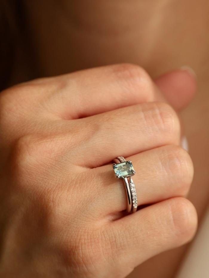Nangi fine jewelry - green ring in white gold