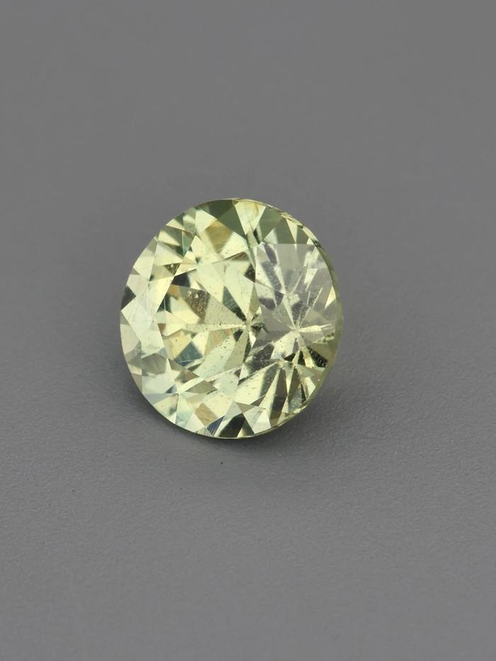 Nangi fine jewelry - yellow gemstone in gold
