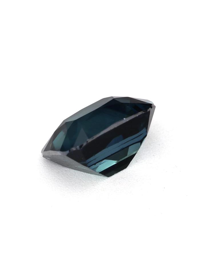 Nangi fine jewelry - green gemstone in gold