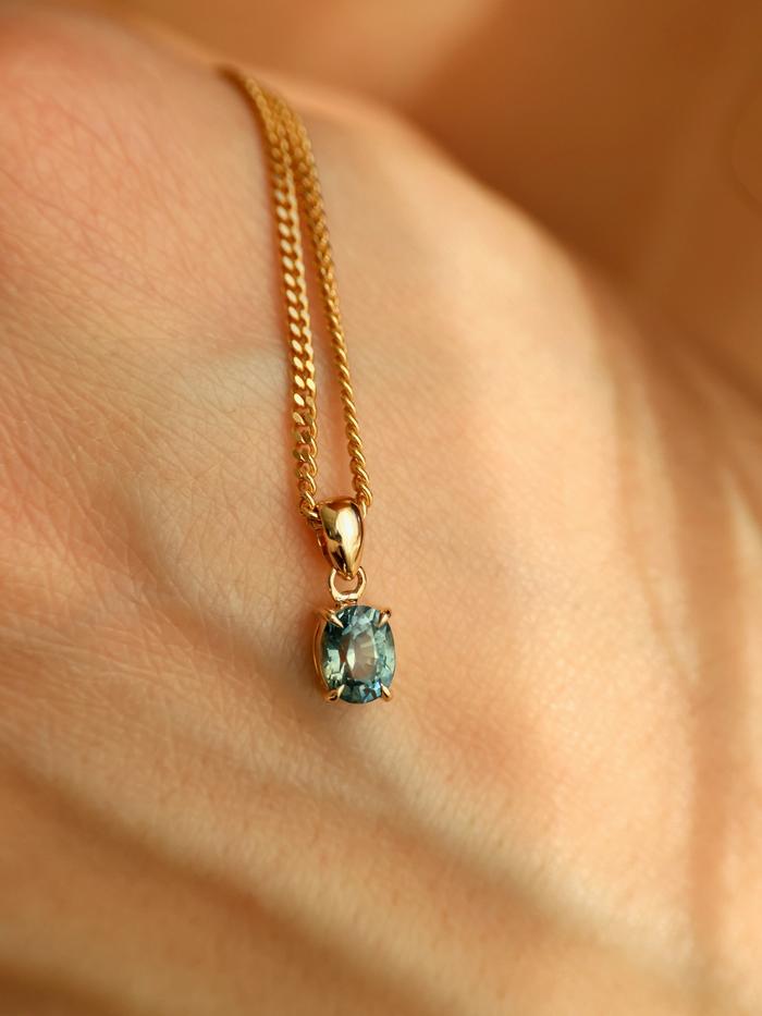Nangi fine jewelry - teal / Peacock pendant in yellow gold