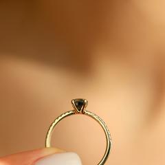 Nangi fine jewelry - teal / Peacock sapphire ring in yellow gold