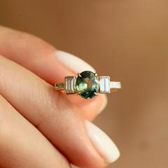 Nangi fine jewelry - teal / Peacock sapphire ring in yellow gold