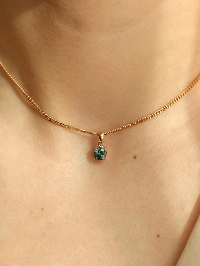 Nangi fine jewelry - teal / Peacock pendant in yellow gold