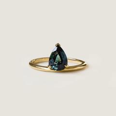 Nangi fine jewelry - green ring in yellow gold