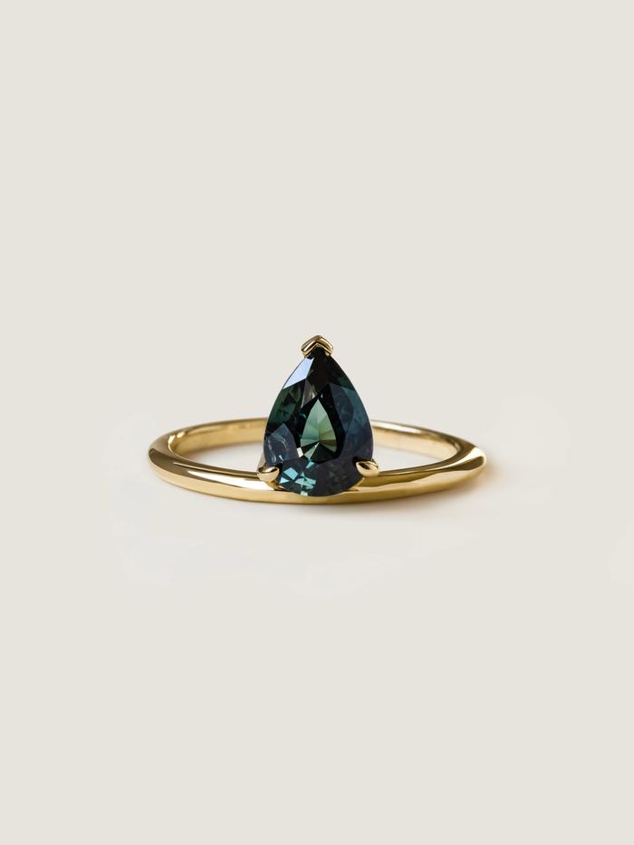 Nangi fine jewelry - green ring in yellow gold