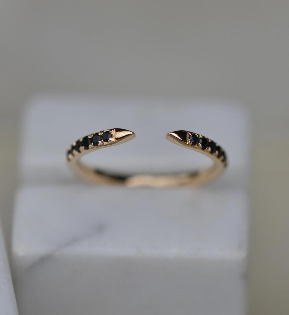 Nangi fine jewelry - sapphire ring in yellow gold