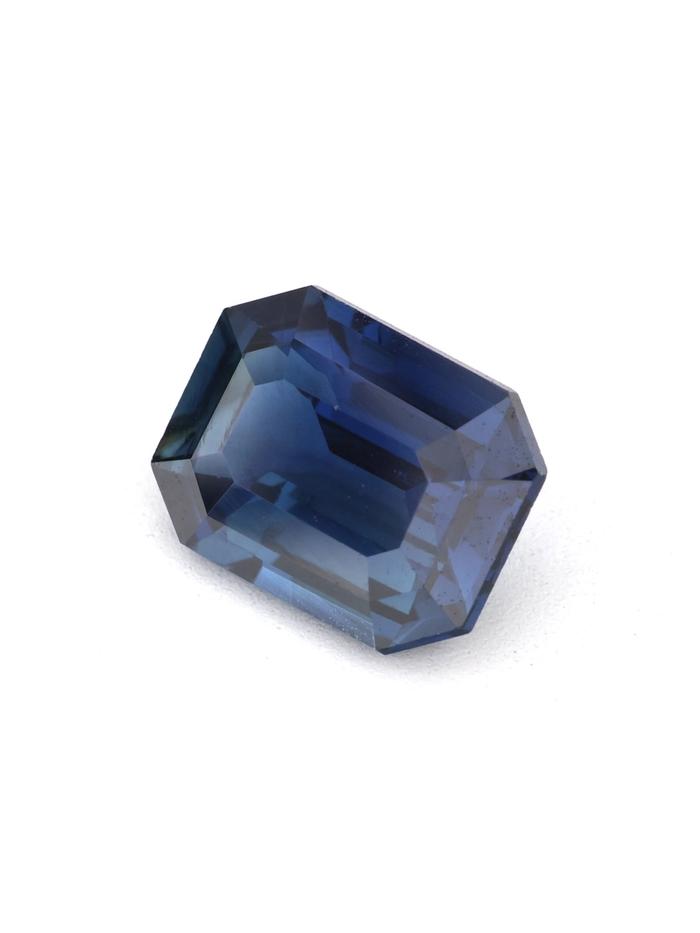 Nangi fine jewelry - blue sapphire gemstone in gold