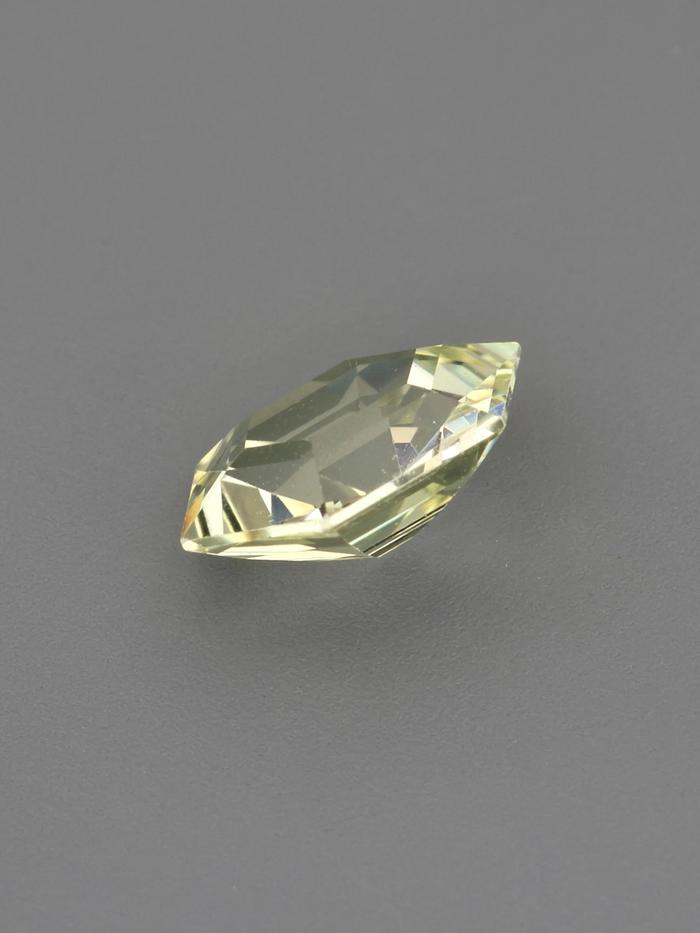 Nangi fine jewelry - champagne sapphire gemstone in gold