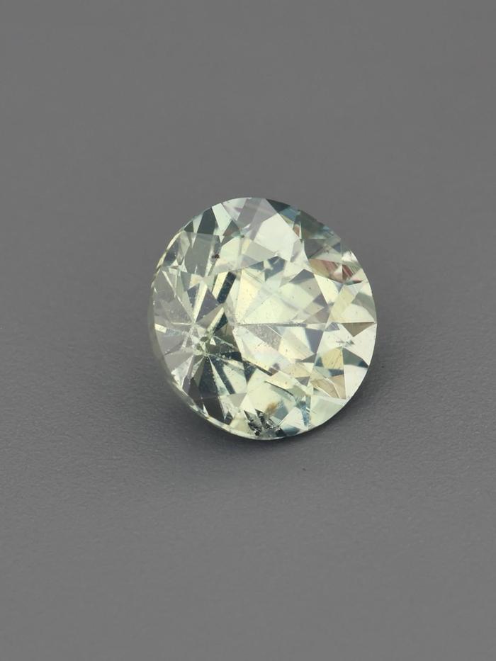 Nangi fine jewelry - green sapphire gemstone in gold