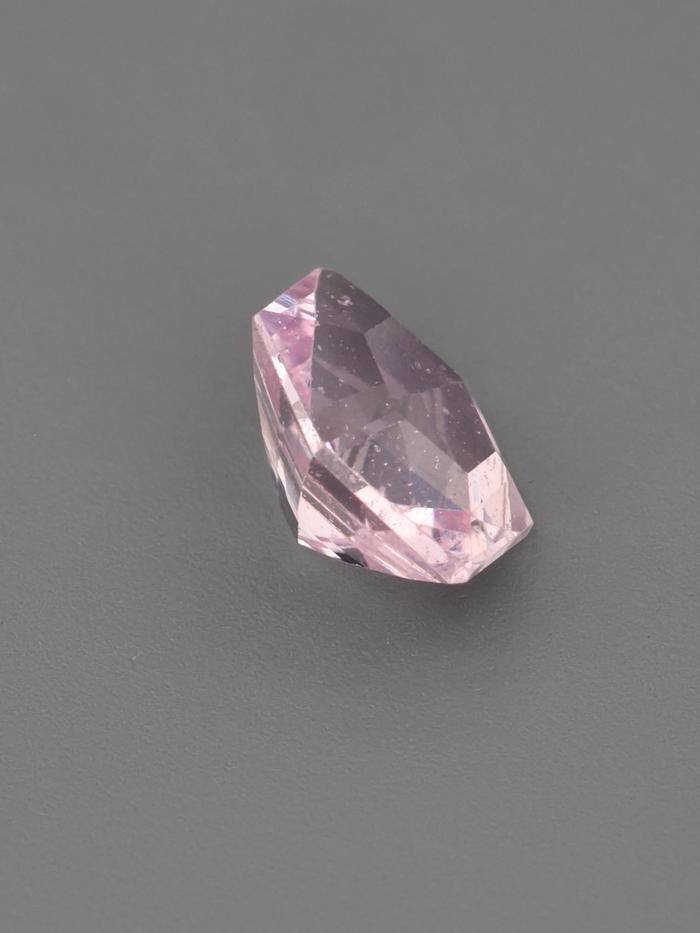 Nangi fine jewelry - pink gemstone in gold
