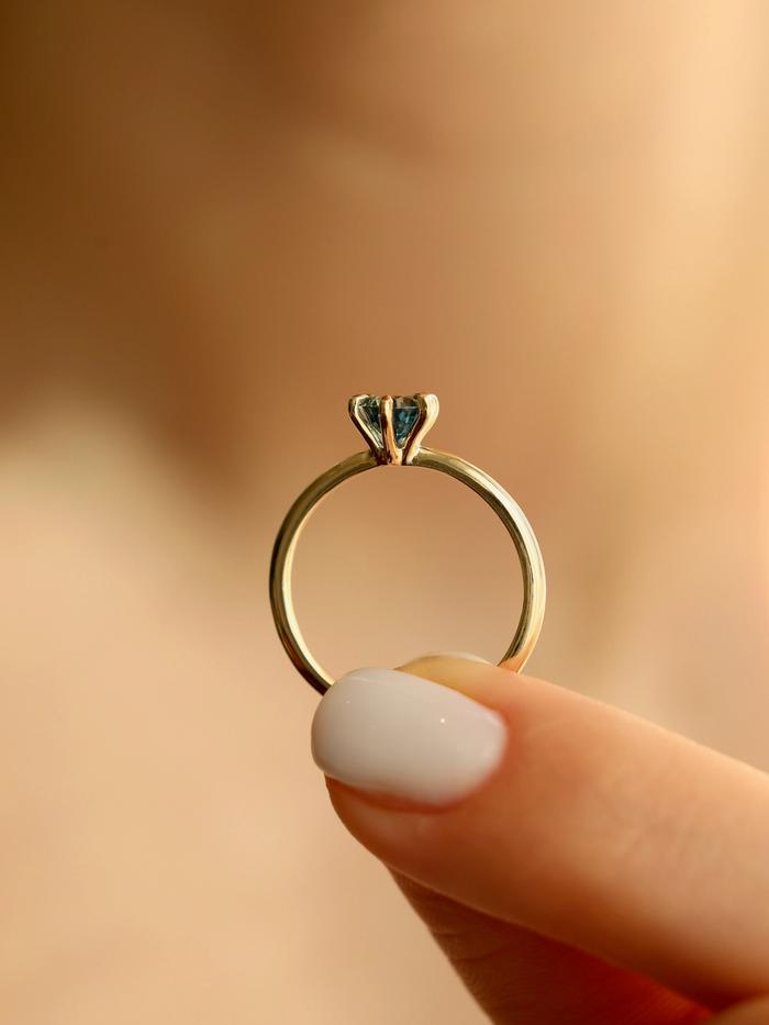 Nangi fine jewelry - blue ring in yellow gold