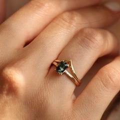 Nangi fine jewelry - green ring in yellow gold