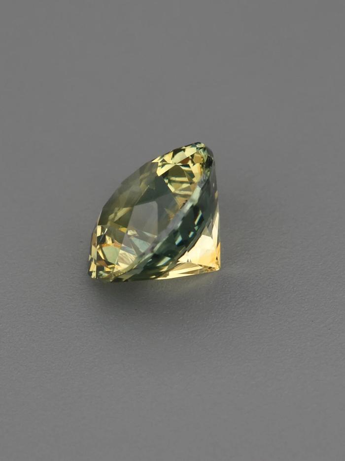 Nangi fine jewelry - yellow gemstone in gold