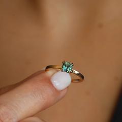 Nangi fine jewelry - teal / Peacock ring in yellow gold