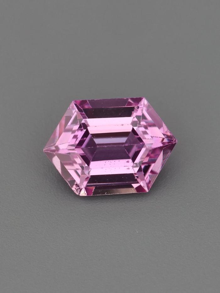 Nangi fine jewelry - pink sapphire gemstone in gold