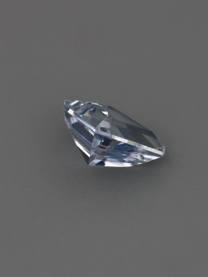 Nangi fine jewelry - blue gemstone in gold