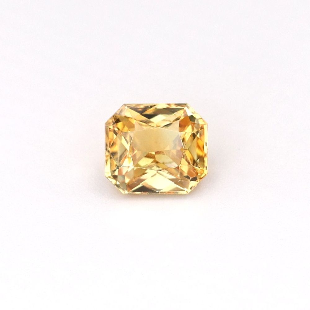 Nangi fine jewelry - sapphire gemstone in gold