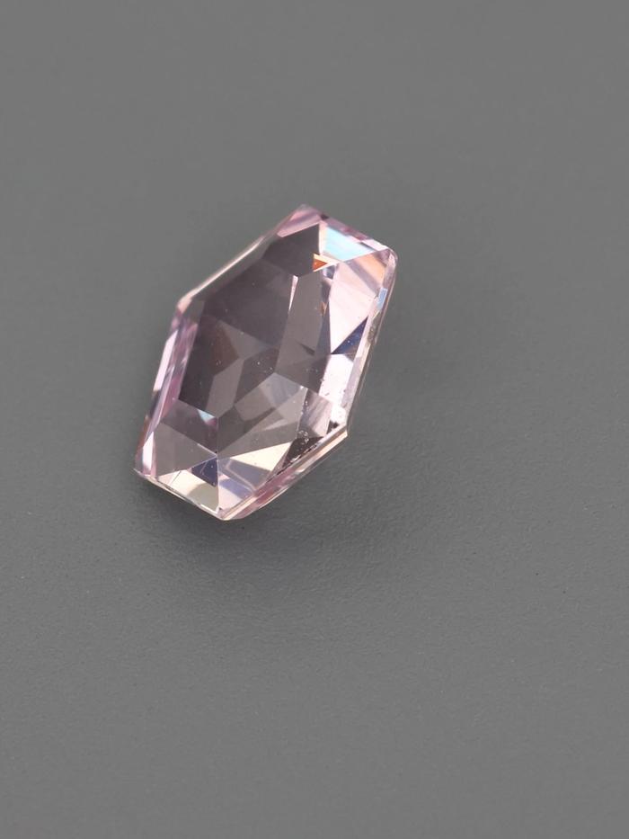 Nangi fine jewelry - pink sapphire gemstone in gold