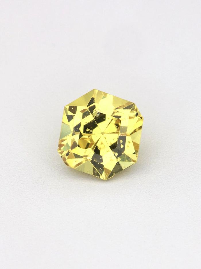 Nangi fine jewelry - yellow gemstone in gold