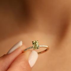 Nangi fine jewelry - green sapphire ring in yellow gold
