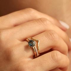 Nangi fine jewelry - green ring in yellow gold