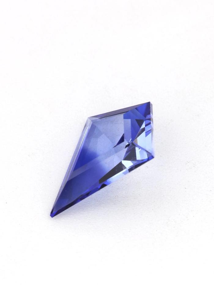 Nangi fine jewelry - blue gemstone in gold