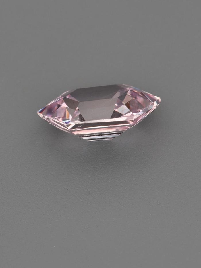 Nangi fine jewelry - pink sapphire gemstone in gold