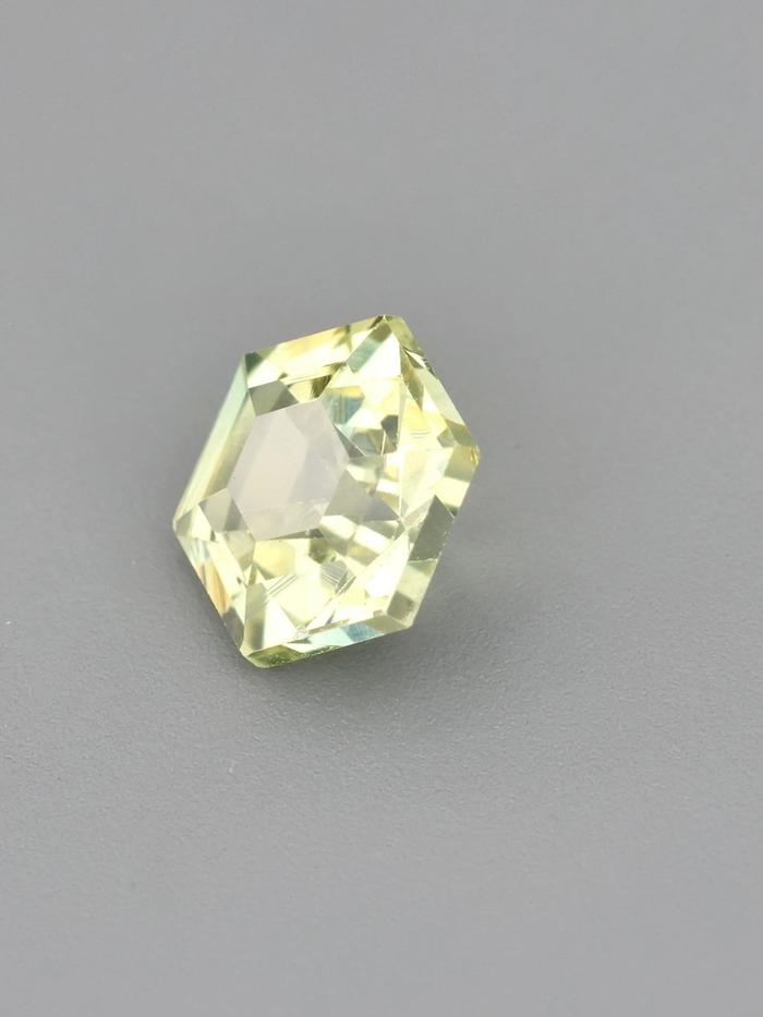 Nangi fine jewelry - yellow gemstone in gold