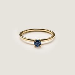 Nangi fine jewelry - blue sapphire ring in yellow gold