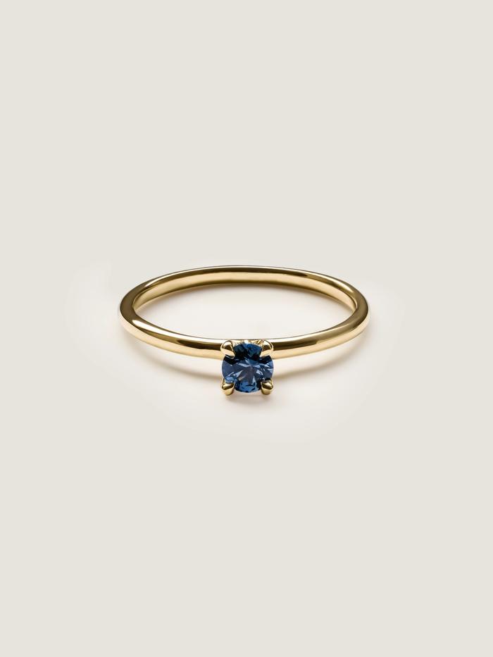 Nangi fine jewelry - blue sapphire ring in yellow gold