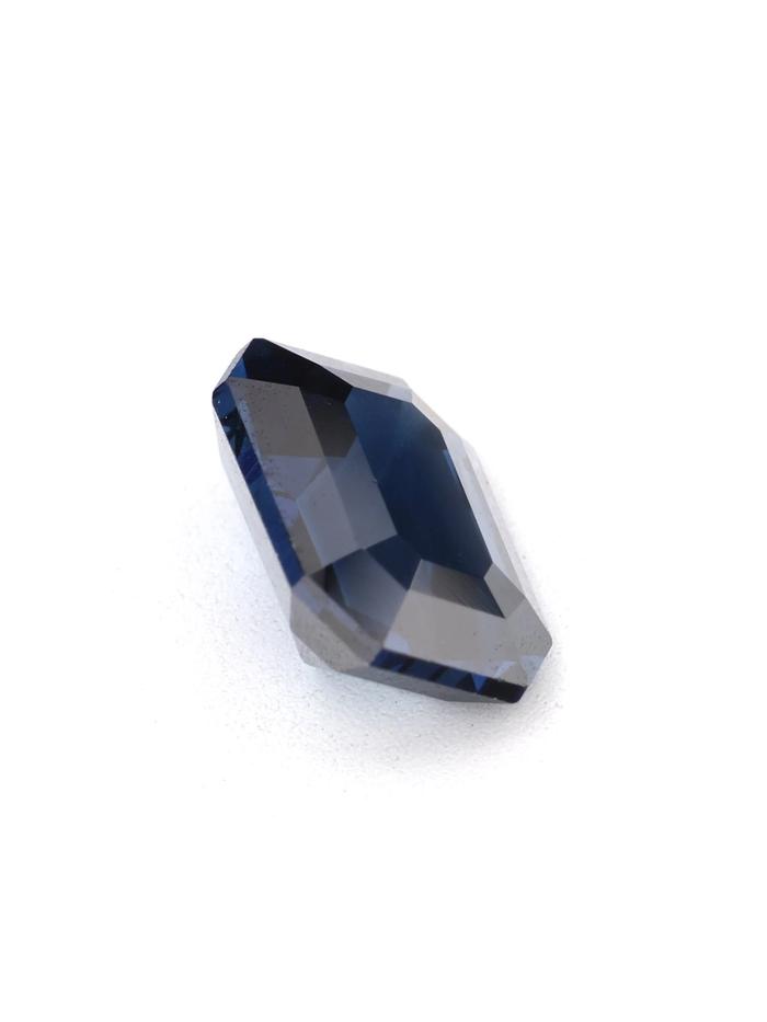 Nangi fine jewelry - blue sapphire gemstone in gold