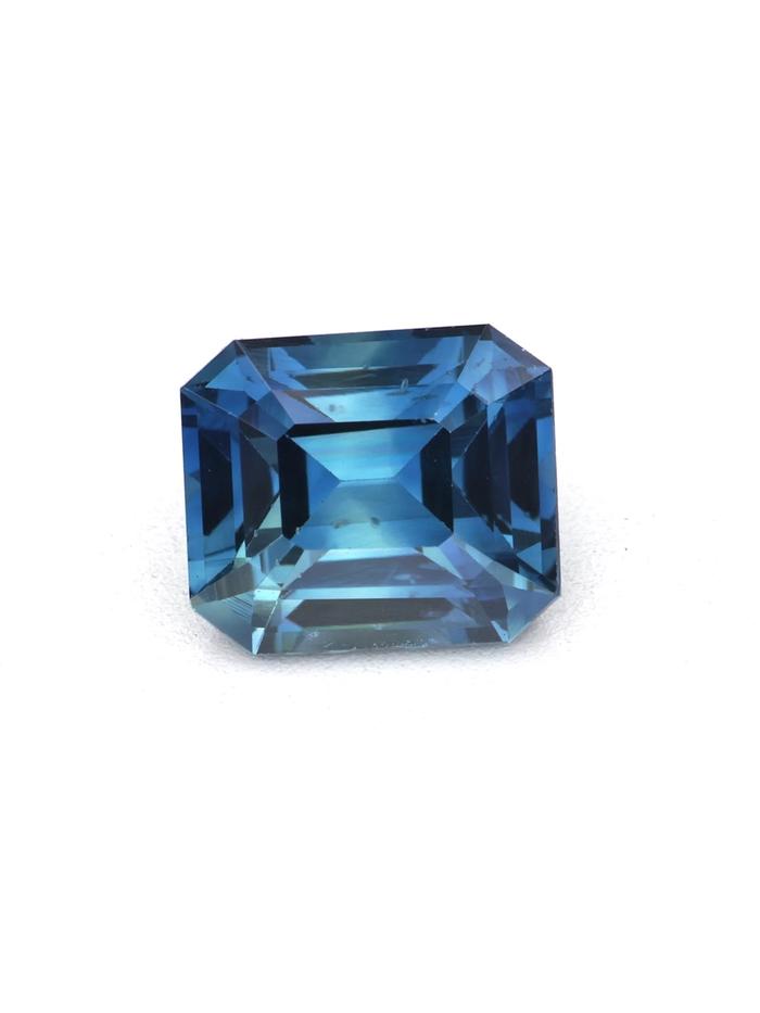 Nangi fine jewelry - blue sapphire gemstone in gold