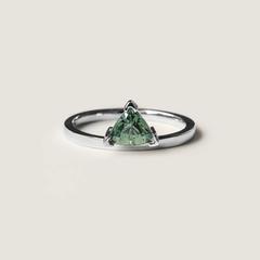 Nangi fine jewelry - green sapphire ring in white gold