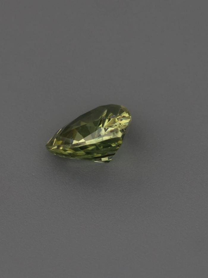 Nangi fine jewelry - green gemstone in gold