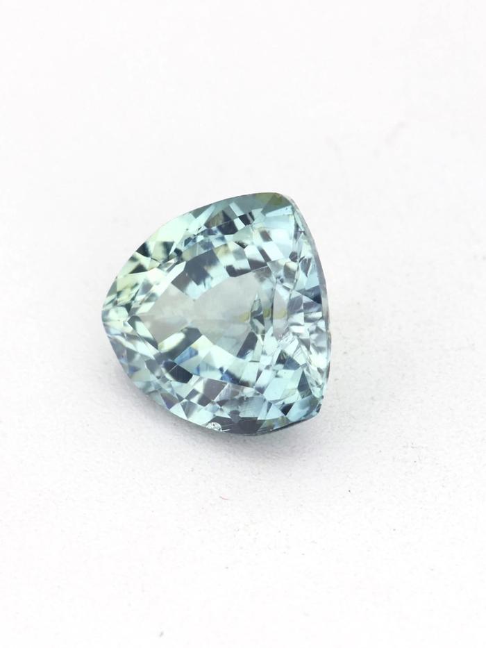 Nangi fine jewelry - blue gemstone in gold