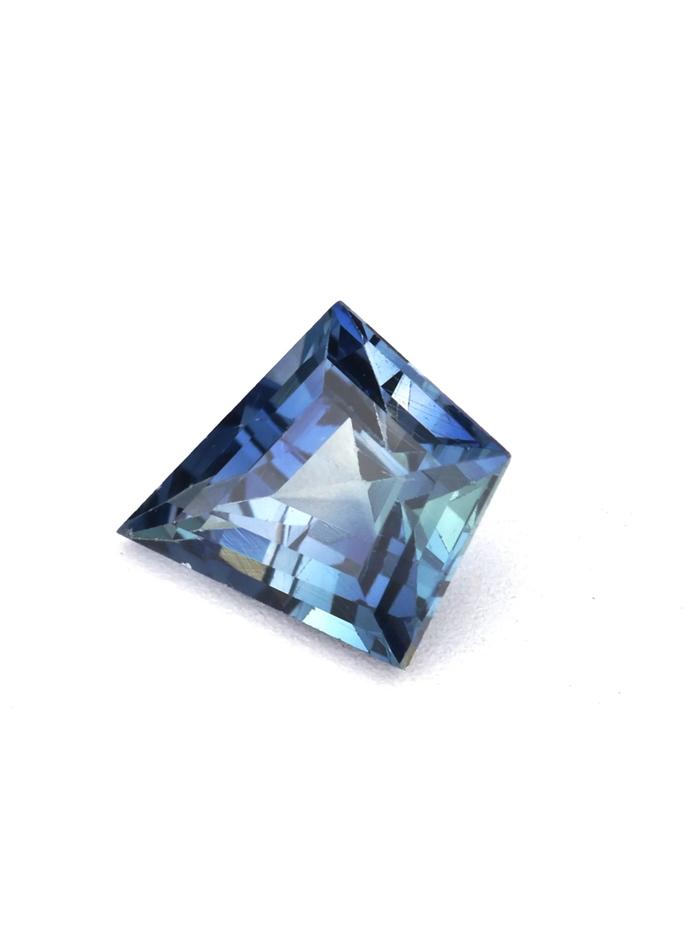 Nangi fine jewelry - blue gemstone in gold