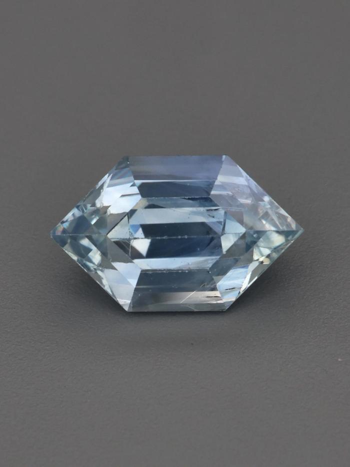 Nangi fine jewelry - blue gemstone in gold