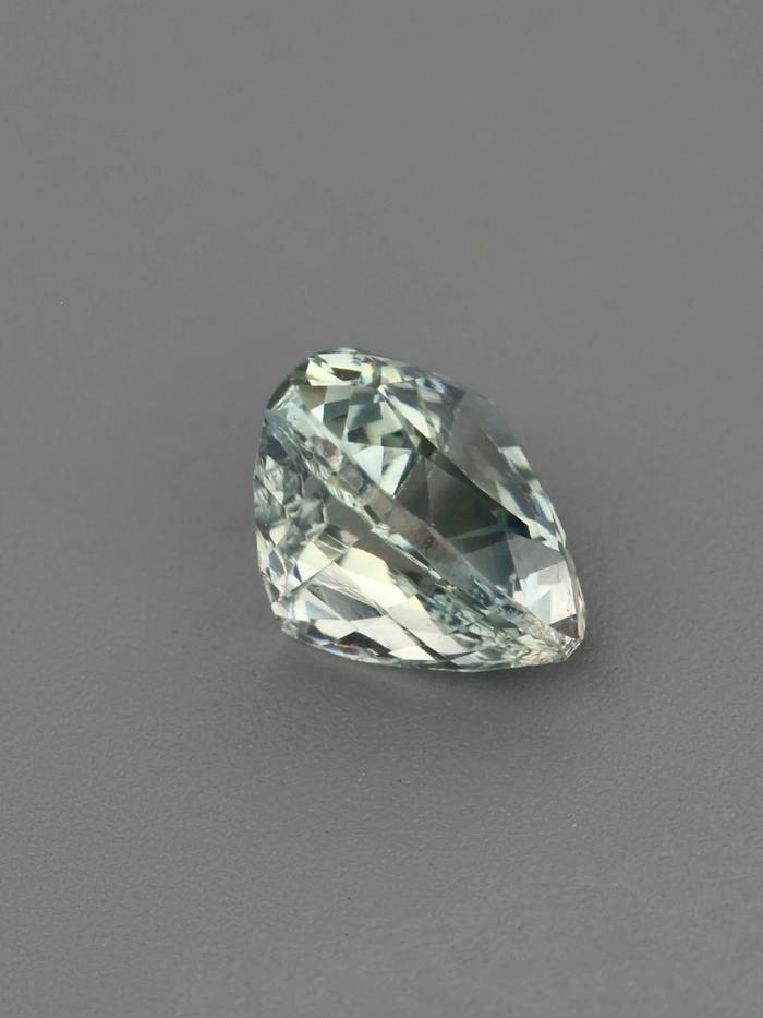 Nangi fine jewelry - green gemstone in gold