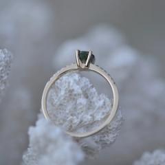 Nangi fine jewelry - green sapphire ring in yellow gold