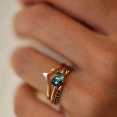Nangi fine jewelry - blue ring in yellow gold